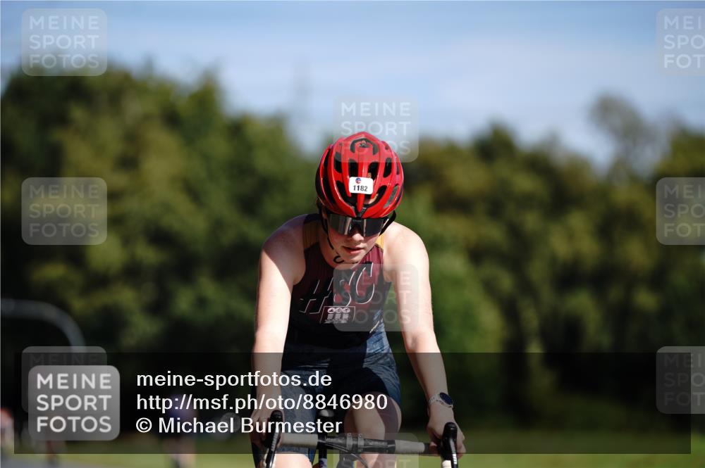 07.09.2025 - 19. Norderstedt Triathlon Michael Burmester http://msf.ph/oto/8846980 07.09.2025 11:24:17 Radfahren 1182, 1183 meine-sportfotos.de