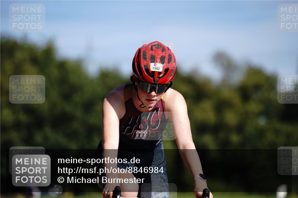 07.09.2025 - 19. Norderstedt Triathlon Michael Burmester http://msf.ph/oto/8846984 07.09.2025 11:24:17 Radfahren 1182, 1183 meine-sportfotos.de