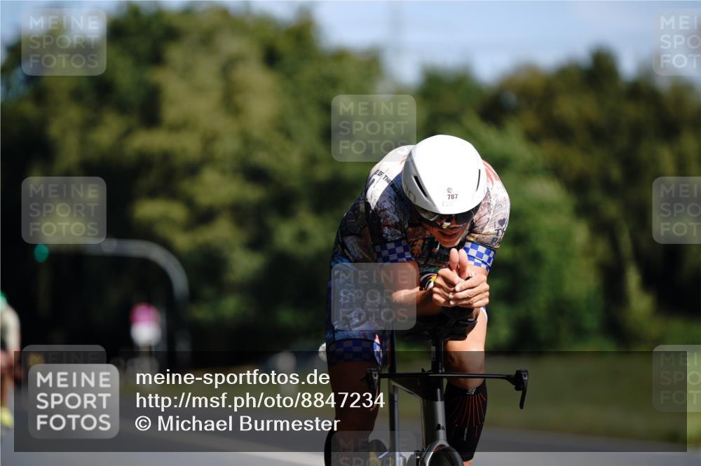 07.09.2025 - 19. Norderstedt Triathlon Michael Burmester http://msf.ph/oto/8847234 07.09.2025 11:26:48 Radfahren 787, 1188 meine-sportfotos.de