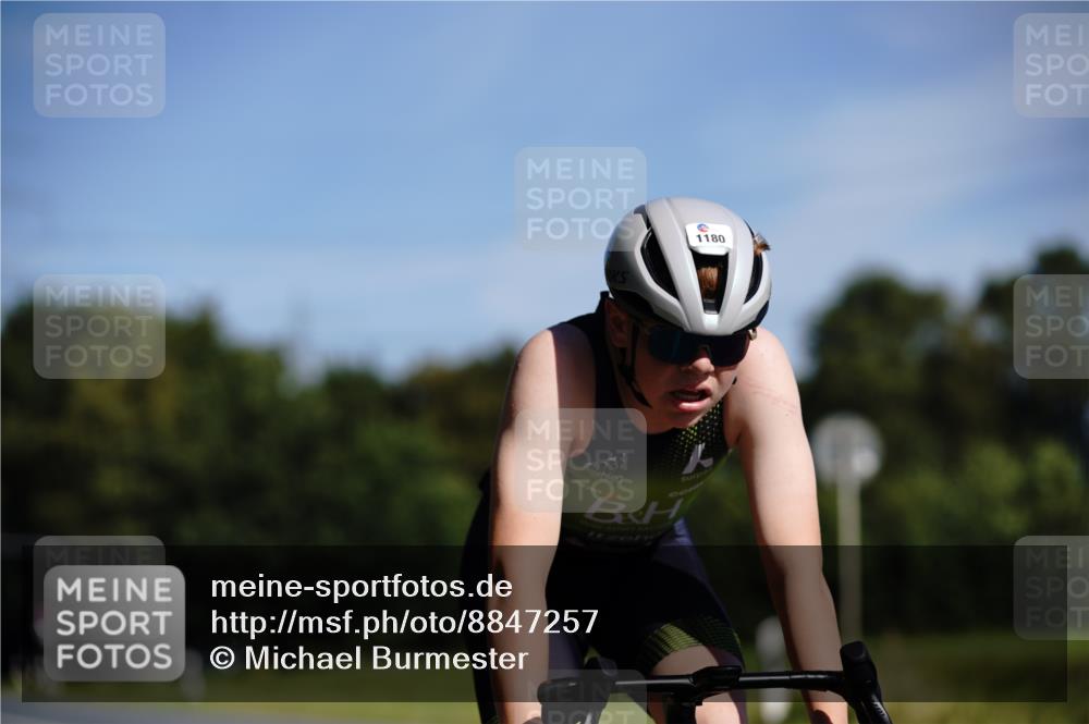 07.09.2025 - 19. Norderstedt Triathlon Michael Burmester http://msf.ph/oto/8847257 07.09.2025 11:26:52 Radfahren 1180, 1188 meine-sportfotos.de