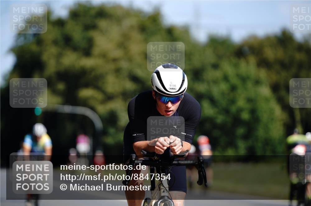 07.09.2025 - 19. Norderstedt Triathlon Michael Burmester http://msf.ph/oto/8847354 07.09.2025 11:27:19 Radfahren 760, 796, 1176, 1198 meine-sportfotos.de