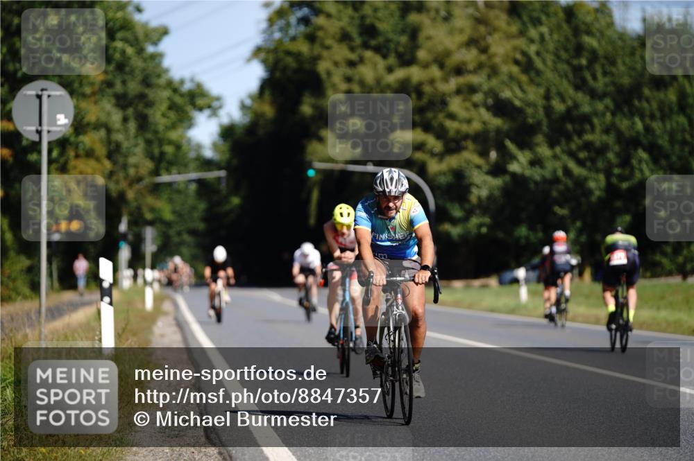 07.09.2025 - 19. Norderstedt Triathlon Michael Burmester http://msf.ph/oto/8847357 07.09.2025 11:27:20 Radfahren 760, 1176, 1198 meine-sportfotos.de