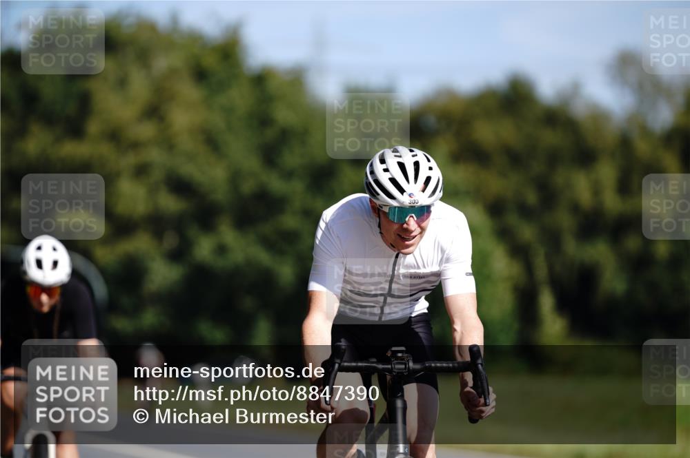07.09.2025 - 19. Norderstedt Triathlon Michael Burmester http://msf.ph/oto/8847390 07.09.2025 11:27:26 Radfahren 300, 1313 meine-sportfotos.de