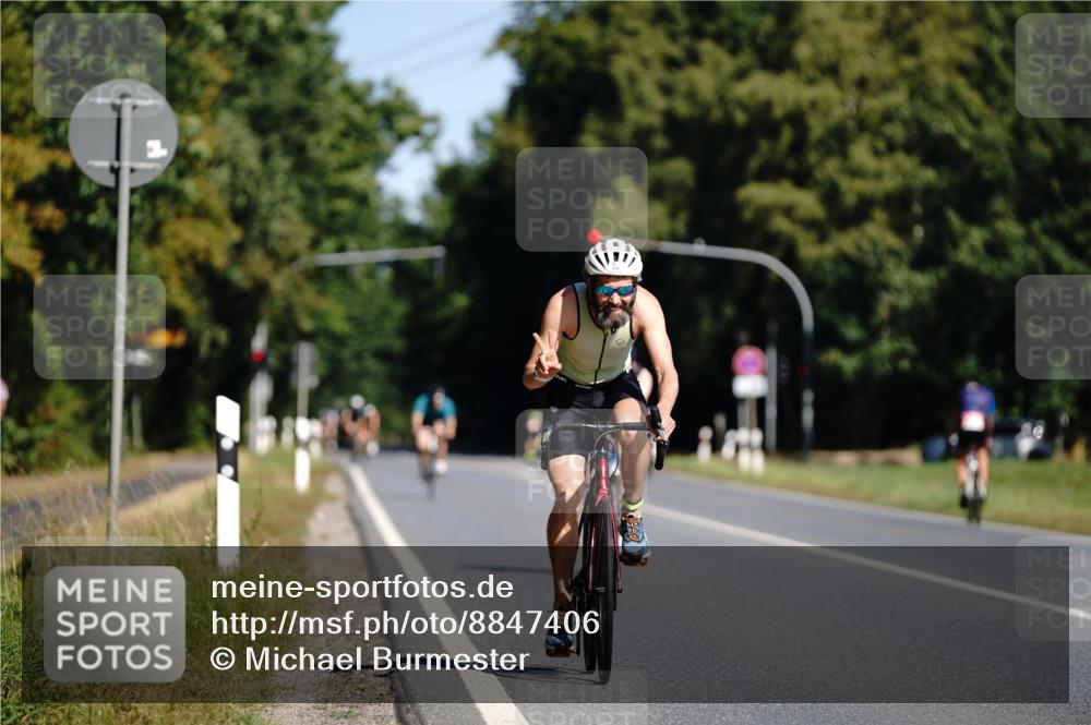 07.09.2025 - 19. Norderstedt Triathlon Michael Burmester http://msf.ph/oto/8847406 07.09.2025 11:27:33 Radfahren 154, 196 meine-sportfotos.de