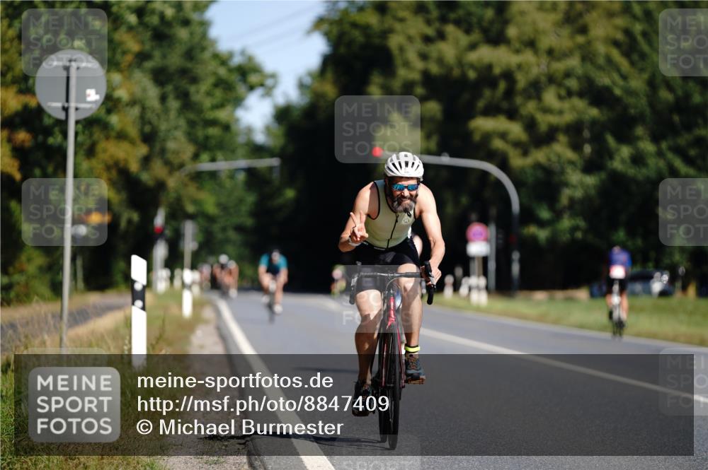 07.09.2025 - 19. Norderstedt Triathlon Michael Burmester http://msf.ph/oto/8847409 07.09.2025 11:27:33 Radfahren 154, 196 meine-sportfotos.de