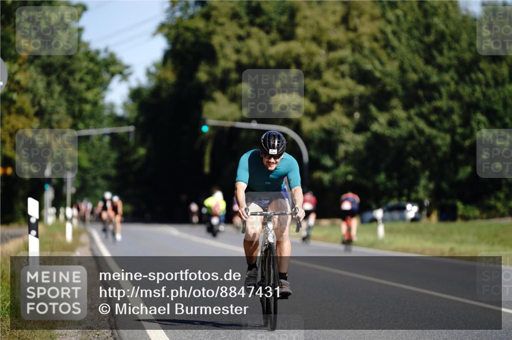 07.09.2025 - 19. Norderstedt Triathlon Michael Burmester http://msf.ph/oto/8847431 07.09.2025 11:27:40 Radfahren 1210 meine-sportfotos.de
