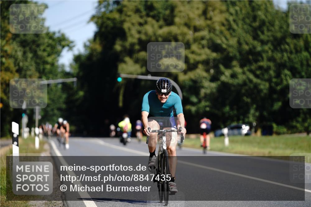 07.09.2025 - 19. Norderstedt Triathlon Michael Burmester http://msf.ph/oto/8847435 07.09.2025 11:27:40 Radfahren 1210 meine-sportfotos.de