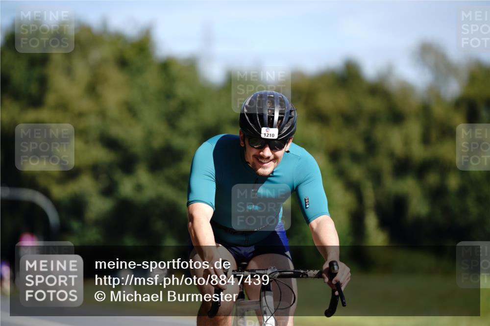 07.09.2025 - 19. Norderstedt Triathlon Michael Burmester http://msf.ph/oto/8847439 07.09.2025 11:27:41 Radfahren 1210 meine-sportfotos.de