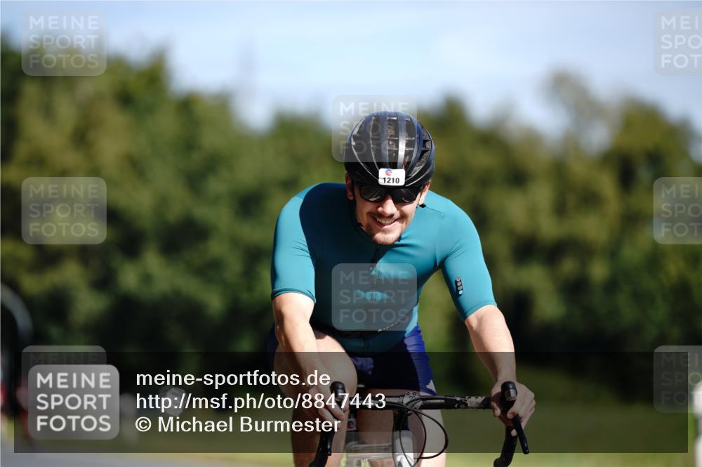 07.09.2025 - 19. Norderstedt Triathlon Michael Burmester http://msf.ph/oto/8847443 07.09.2025 11:27:41 Radfahren 1210 meine-sportfotos.de