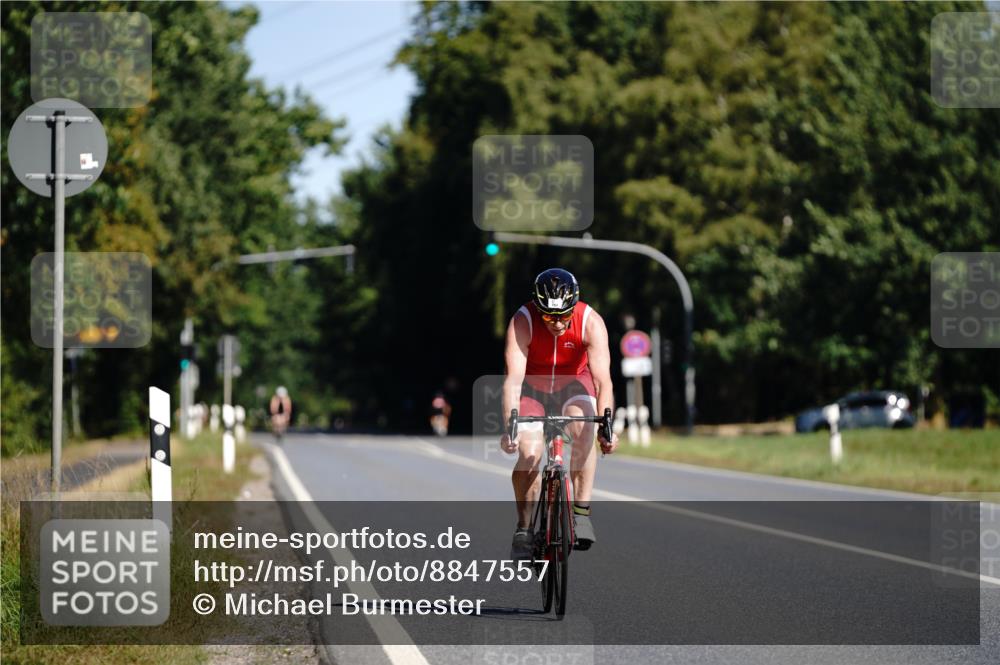 07.09.2025 - 19. Norderstedt Triathlon Michael Burmester http://msf.ph/oto/8847557 07.09.2025 11:28:40 Radfahren 704 meine-sportfotos.de