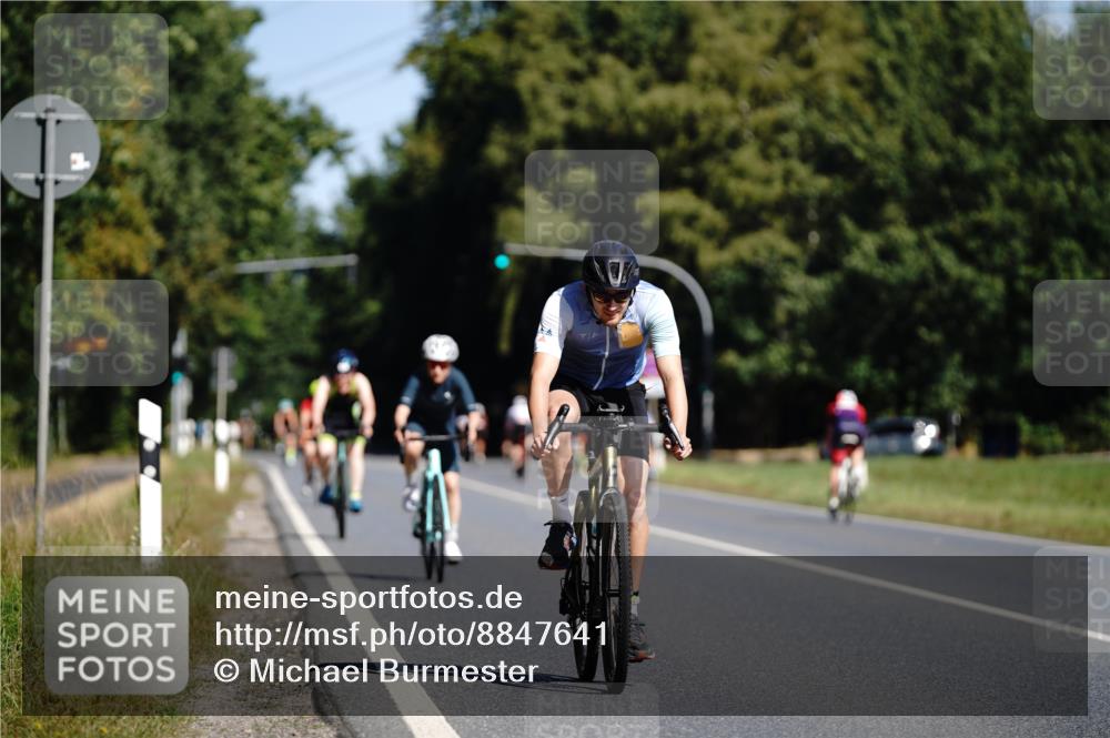 07.09.2025 - 19. Norderstedt Triathlon Michael Burmester http://msf.ph/oto/8847641 07.09.2025 11:29:28 Radfahren 185, 1196, 1227 meine-sportfotos.de