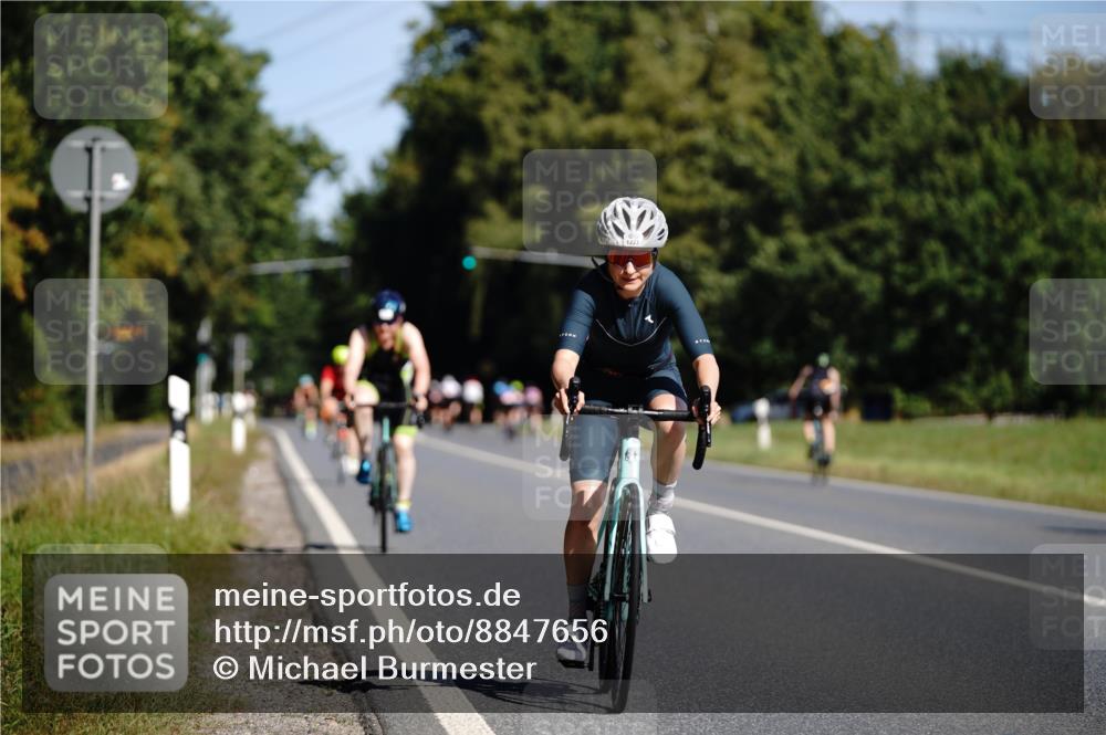 07.09.2025 - 19. Norderstedt Triathlon Michael Burmester http://msf.ph/oto/8847656 07.09.2025 11:29:30 Radfahren 185, 784, 1227 meine-sportfotos.de