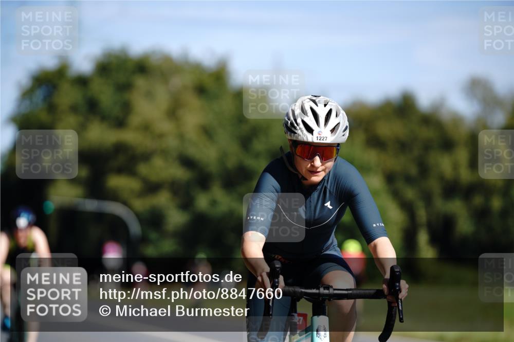 07.09.2025 - 19. Norderstedt Triathlon Michael Burmester http://msf.ph/oto/8847660 07.09.2025 11:29:31 Radfahren 185, 784, 1227 meine-sportfotos.de