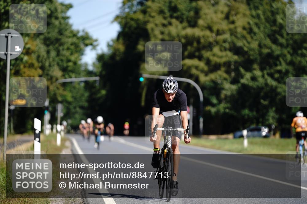 07.09.2025 - 19. Norderstedt Triathlon Michael Burmester http://msf.ph/oto/8847713 07.09.2025 11:29:49 Radfahren 1203 meine-sportfotos.de