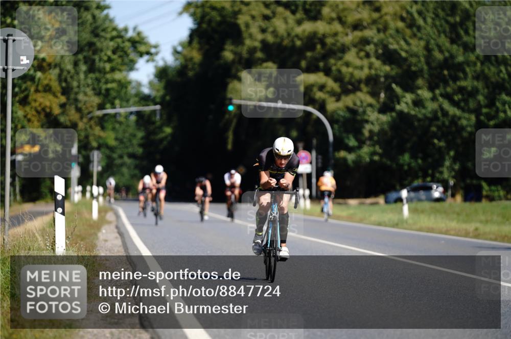 07.09.2025 - 19. Norderstedt Triathlon Michael Burmester http://msf.ph/oto/8847724 07.09.2025 11:29:54 Radfahren 1175, 1203 meine-sportfotos.de