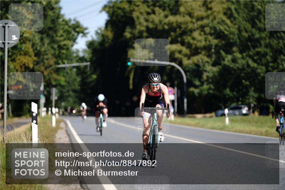 07.09.2025 - 19. Norderstedt Triathlon Michael Burmester http://msf.ph/oto/8847892 07.09.2025 11:32:04 Radfahren 1334 meine-sportfotos.de