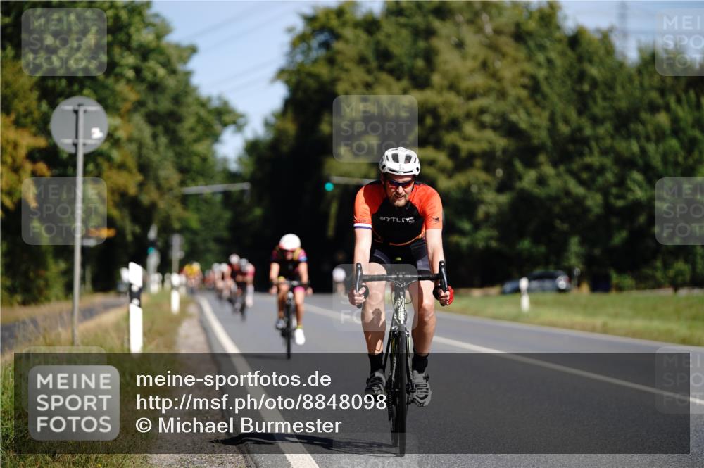 07.09.2025 - 19. Norderstedt Triathlon Michael Burmester http://msf.ph/oto/8848098 07.09.2025 11:34:44 Radfahren 736, 822, 1193 meine-sportfotos.de