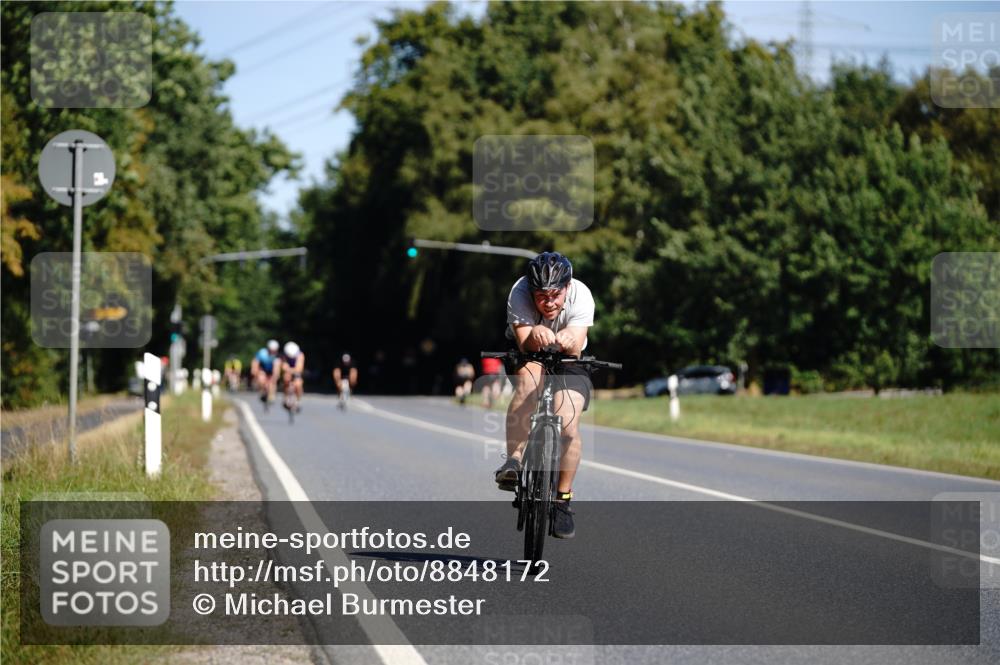 07.09.2025 - 19. Norderstedt Triathlon Michael Burmester http://msf.ph/oto/8848172 07.09.2025 11:35:10 Radfahren 801, 821 meine-sportfotos.de