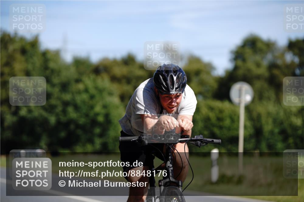 07.09.2025 - 19. Norderstedt Triathlon Michael Burmester http://msf.ph/oto/8848176 07.09.2025 11:35:12 Radfahren 801, 821 meine-sportfotos.de