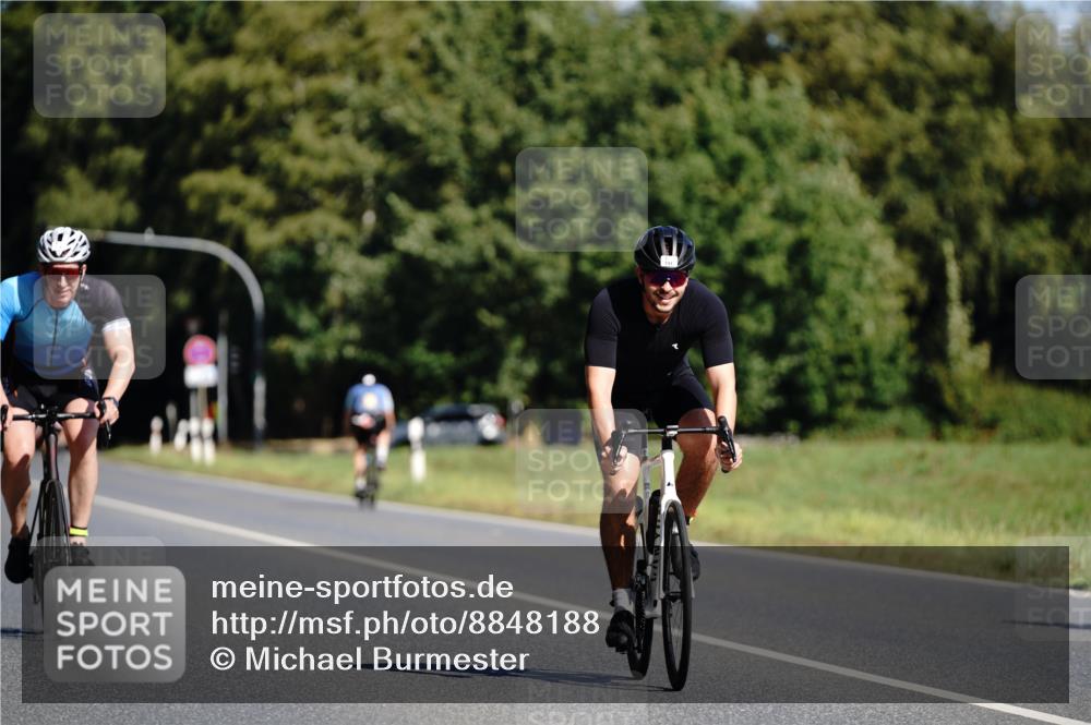 07.09.2025 - 19. Norderstedt Triathlon Michael Burmester http://msf.ph/oto/8848188 07.09.2025 11:35:20 Radfahren 191, 734, 775 meine-sportfotos.de