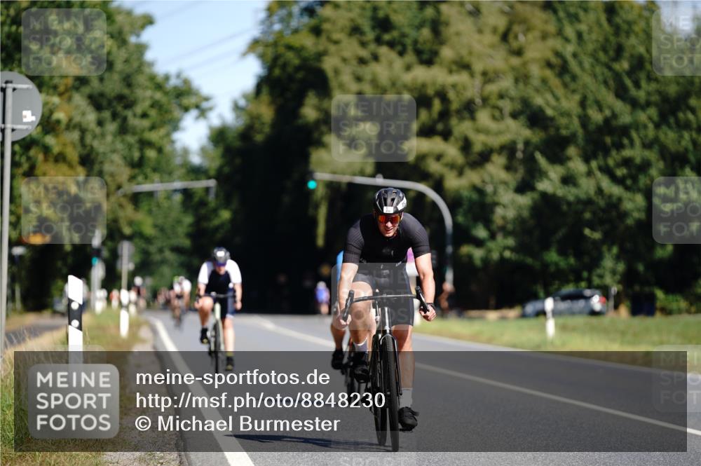 07.09.2025 - 19. Norderstedt Triathlon Michael Burmester http://msf.ph/oto/8848230 07.09.2025 11:35:47 Radfahren 252, 303 meine-sportfotos.de
