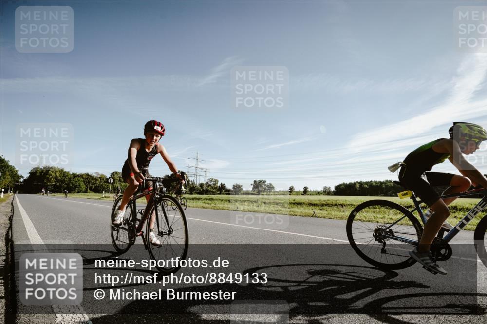 07.09.2025 - 19. Norderstedt Triathlon Michael Burmester http://msf.ph/oto/8849133 07.09.2025 09:38:05 Radfahren 594, 600, 604 meine-sportfotos.de