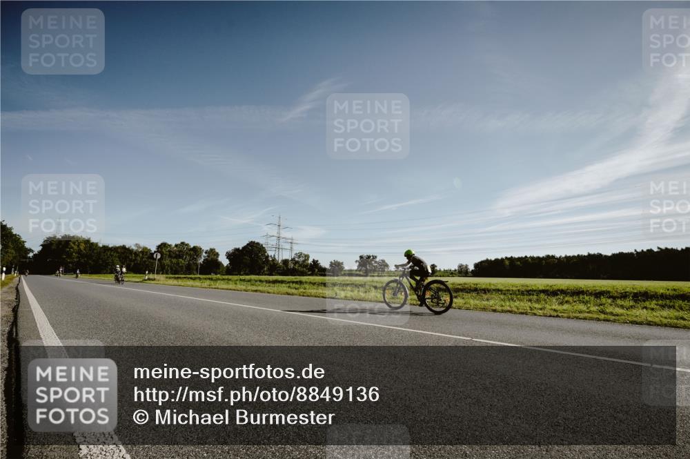 07.09.2025 - 19. Norderstedt Triathlon Michael Burmester http://msf.ph/oto/8849136 07.09.2025 09:38:07 Radfahren 594, 600, 604 meine-sportfotos.de
