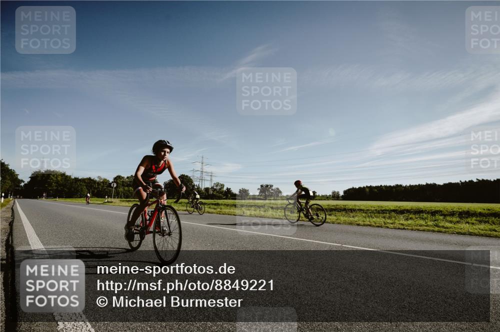 07.09.2025 - 19. Norderstedt Triathlon Michael Burmester http://msf.ph/oto/8849221 07.09.2025 09:39:18 Radfahren 563, 587 meine-sportfotos.de