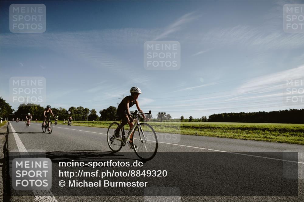 07.09.2025 - 19. Norderstedt Triathlon Michael Burmester http://msf.ph/oto/8849320 07.09.2025 09:41:12 Radfahren 565, 584, 599, 616 meine-sportfotos.de