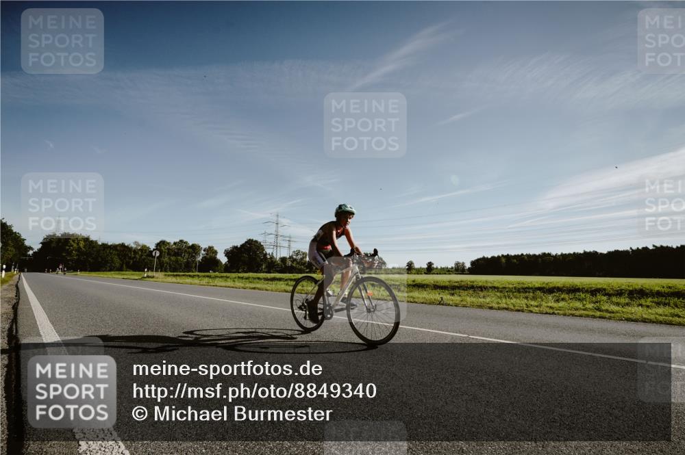 07.09.2025 - 19. Norderstedt Triathlon Michael Burmester http://msf.ph/oto/8849340 07.09.2025 09:41:24 Radfahren 615, 622 meine-sportfotos.de