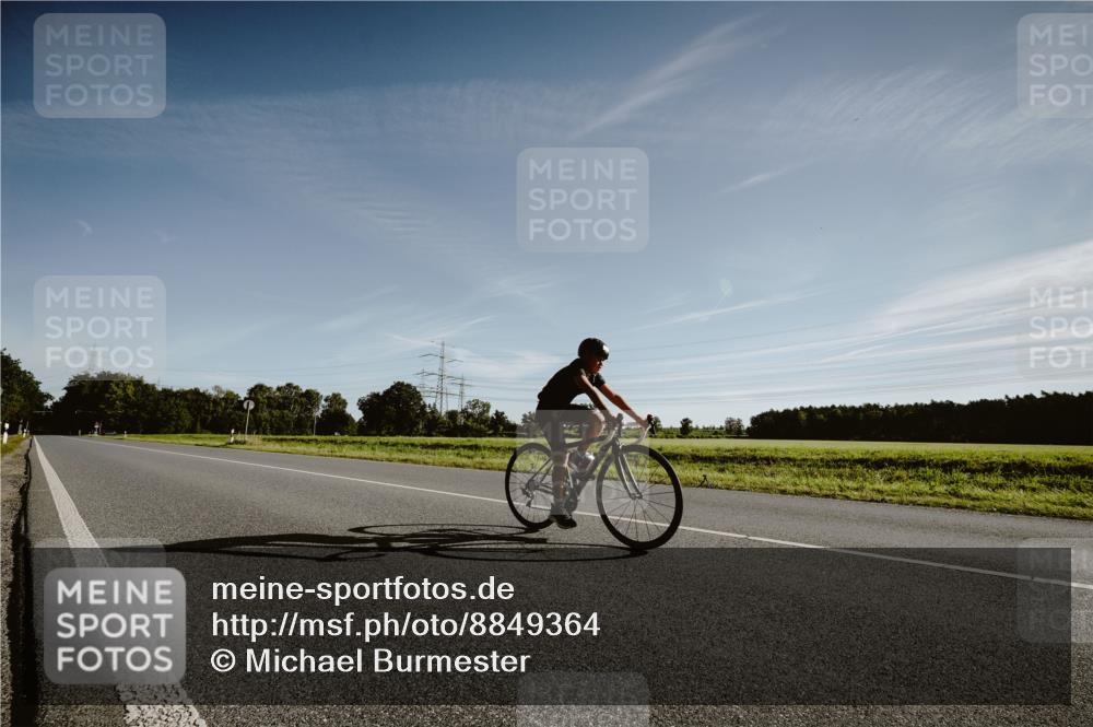 07.09.2025 - 19. Norderstedt Triathlon Michael Burmester http://msf.ph/oto/8849364 07.09.2025 09:41:56 Radfahren 602, 606 meine-sportfotos.de