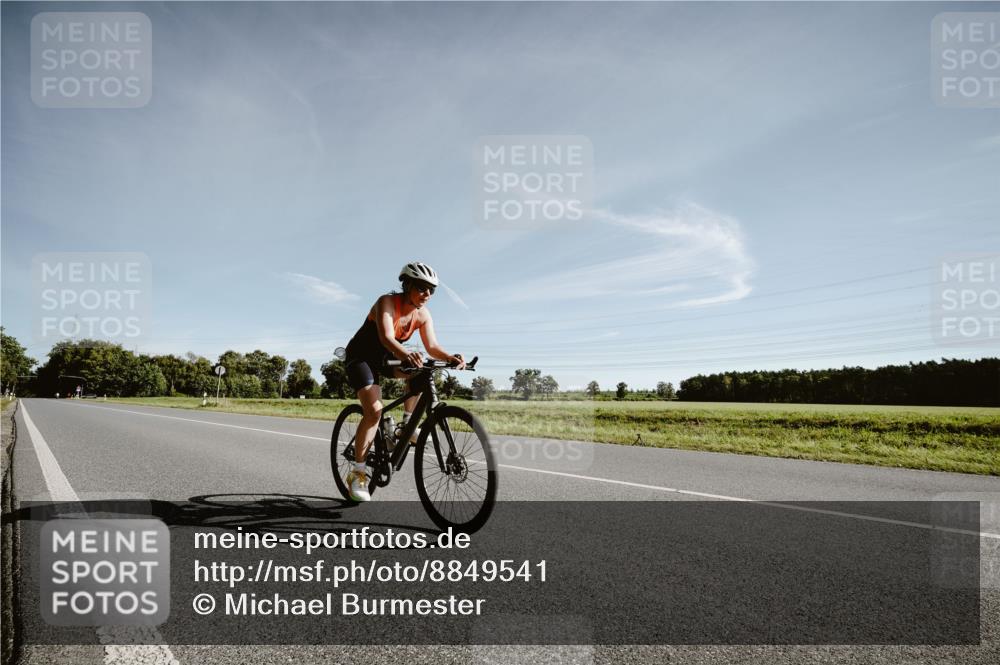 07.09.2025 - 19. Norderstedt Triathlon Michael Burmester http://msf.ph/oto/8849541 07.09.2025 10:26:35 Radfahren 1129 meine-sportfotos.de