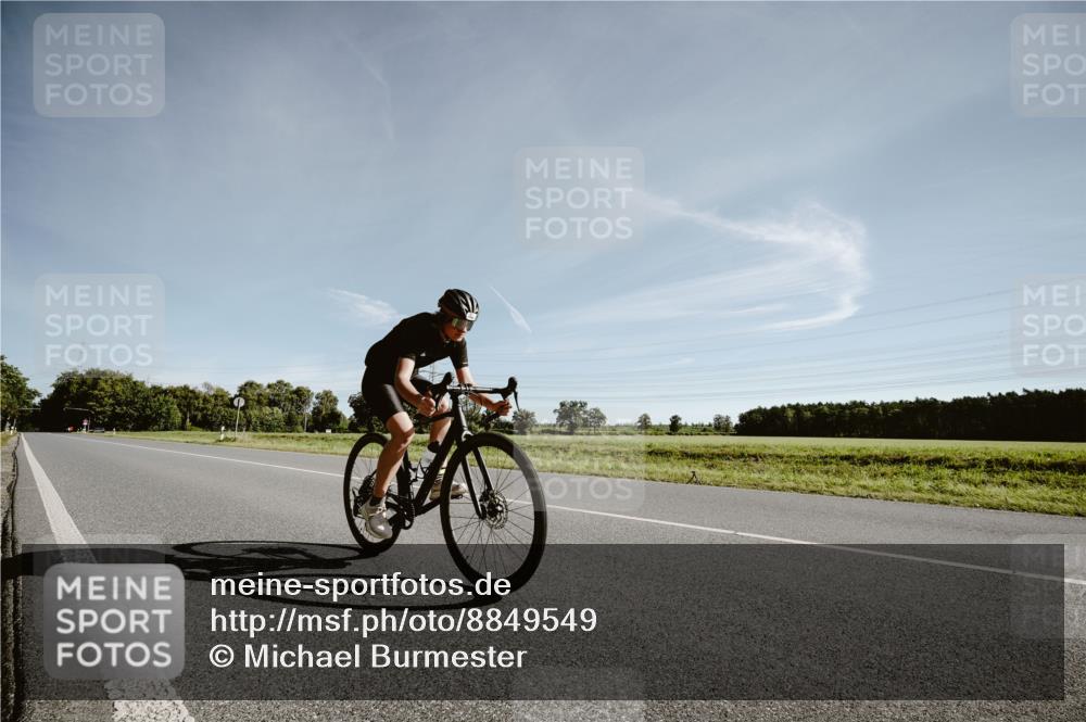 07.09.2025 - 19. Norderstedt Triathlon Michael Burmester http://msf.ph/oto/8849549 07.09.2025 10:28:05 Radfahren 1115 meine-sportfotos.de