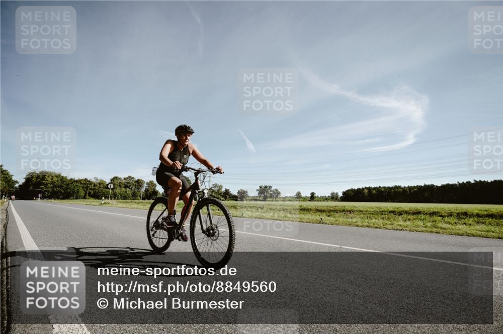 07.09.2025 - 19. Norderstedt Triathlon Michael Burmester http://msf.ph/oto/8849560 07.09.2025 10:29:21 Radfahren 1114 meine-sportfotos.de