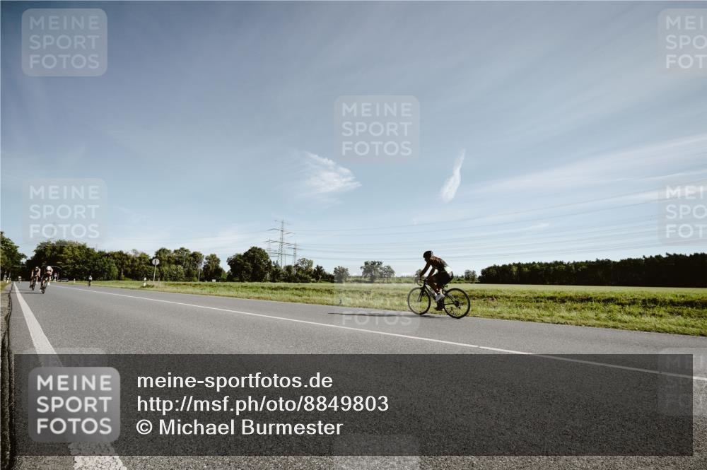 07.09.2025 - 19. Norderstedt Triathlon Michael Burmester http://msf.ph/oto/8849803 07.09.2025 10:36:25 Radfahren 645, 664 meine-sportfotos.de