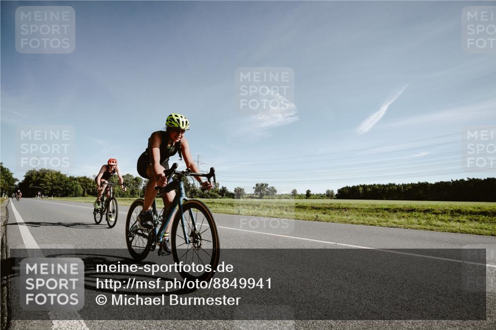07.09.2025 - 19. Norderstedt Triathlon Michael Burmester http://msf.ph/oto/8849941 07.09.2025 10:40:19 Radfahren 64, 637, 678 meine-sportfotos.de