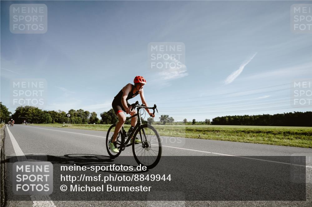 07.09.2025 - 19. Norderstedt Triathlon Michael Burmester http://msf.ph/oto/8849944 07.09.2025 10:40:20 Radfahren 64, 637, 678 meine-sportfotos.de