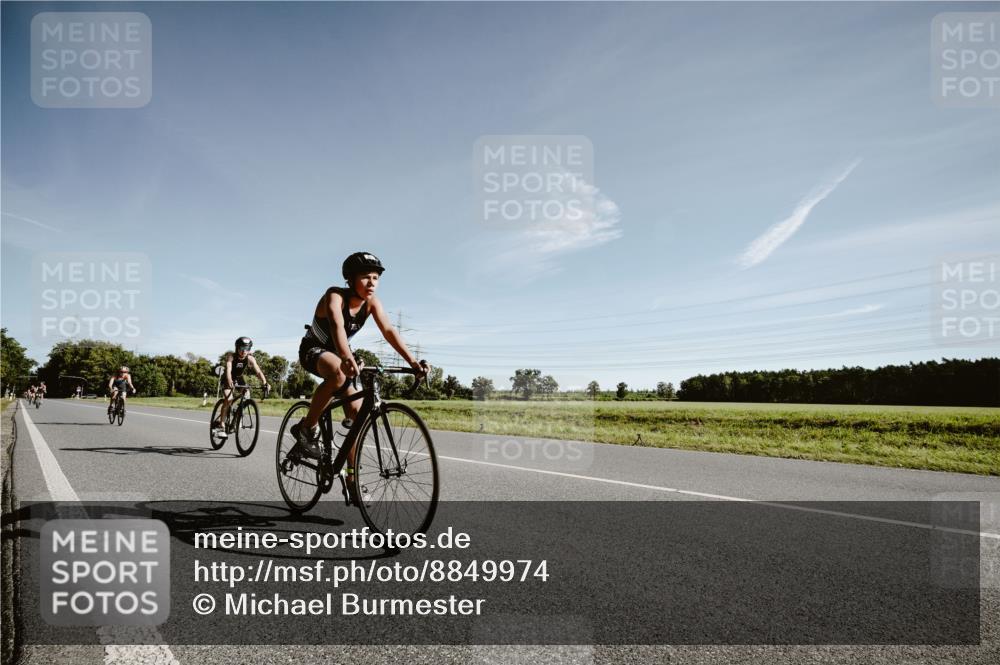 07.09.2025 - 19. Norderstedt Triathlon Michael Burmester http://msf.ph/oto/8849974 07.09.2025 10:41:01 Radfahren 57, 70, 89, 114, 669 meine-sportfotos.de