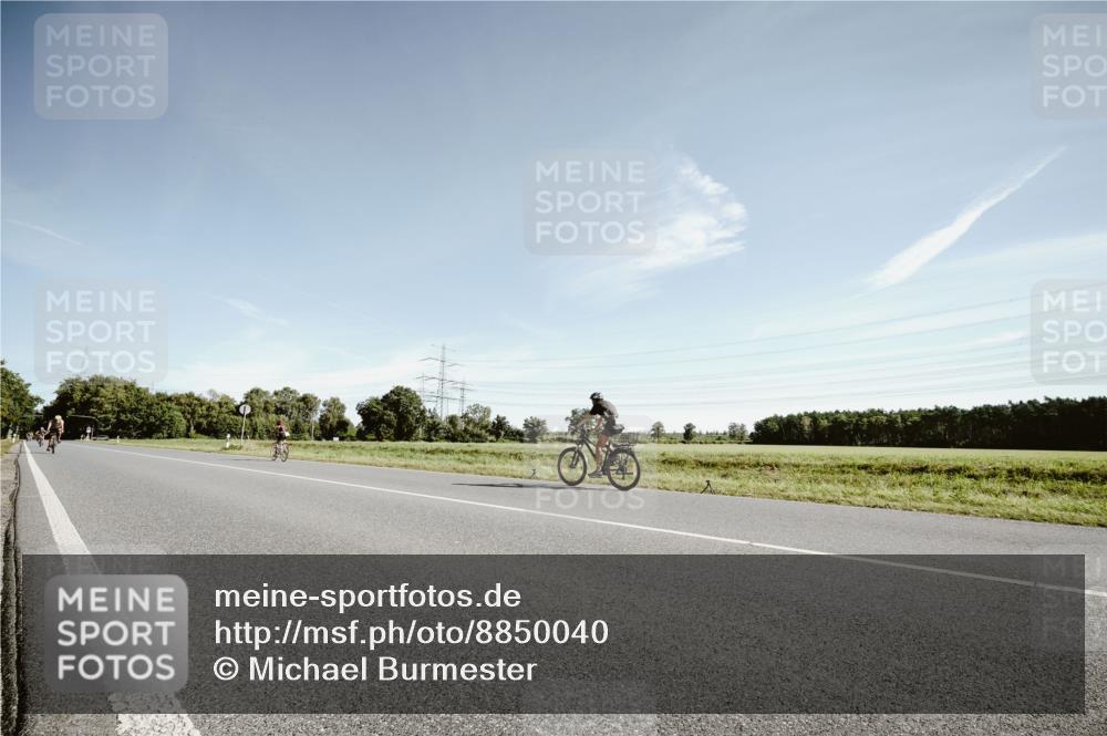 07.09.2025 - 19. Norderstedt Triathlon Michael Burmester http://msf.ph/oto/8850040 07.09.2025 10:42:36 Radfahren 107, 674, 689 meine-sportfotos.de