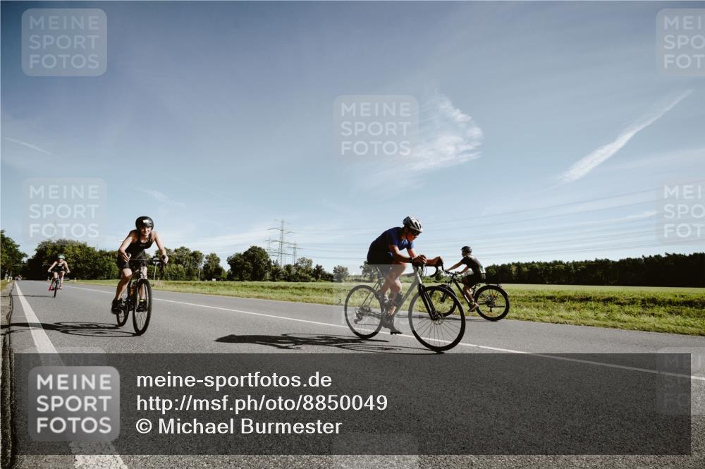 07.09.2025 - 19. Norderstedt Triathlon Michael Burmester http://msf.ph/oto/8850049 07.09.2025 10:42:51 Radfahren 639, 665, 681 meine-sportfotos.de