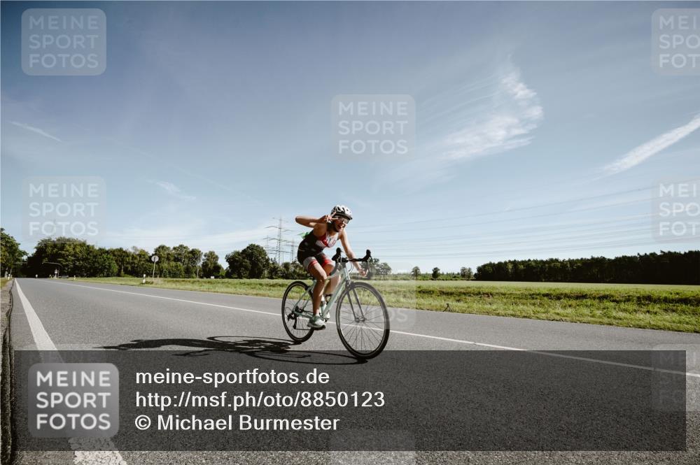 07.09.2025 - 19. Norderstedt Triathlon Michael Burmester http://msf.ph/oto/8850123 07.09.2025 10:44:55 Radfahren 92 meine-sportfotos.de