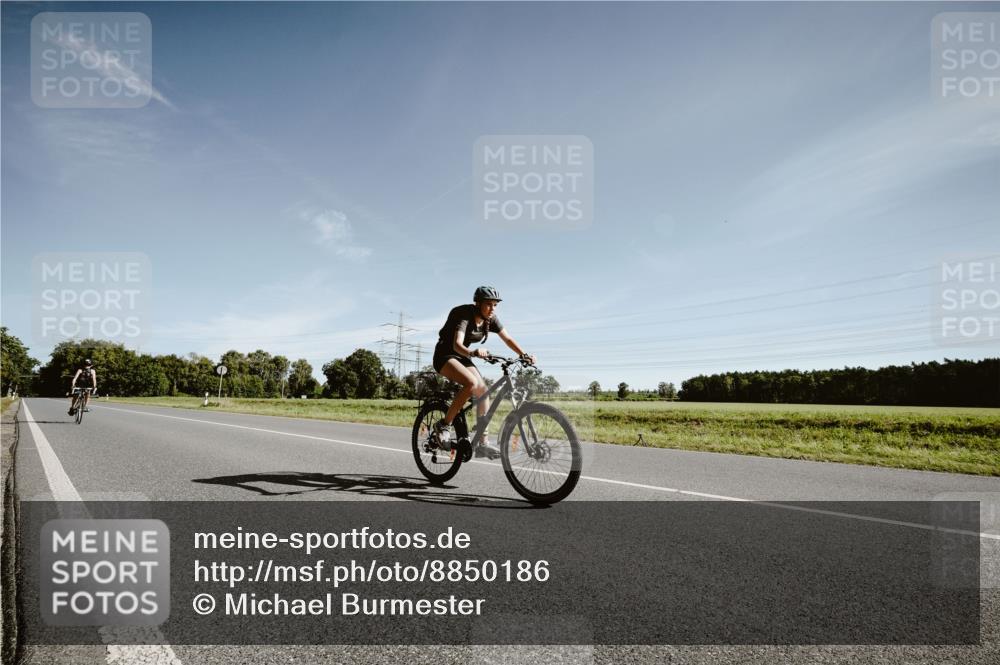07.09.2025 - 19. Norderstedt Triathlon Michael Burmester http://msf.ph/oto/8850186 07.09.2025 10:52:21 Radfahren 85, 666 meine-sportfotos.de