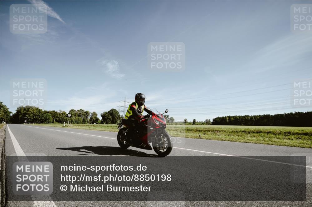 07.09.2025 - 19. Norderstedt Triathlon Michael Burmester http://msf.ph/oto/8850198 07.09.2025 10:54:02 Radfahren  meine-sportfotos.de