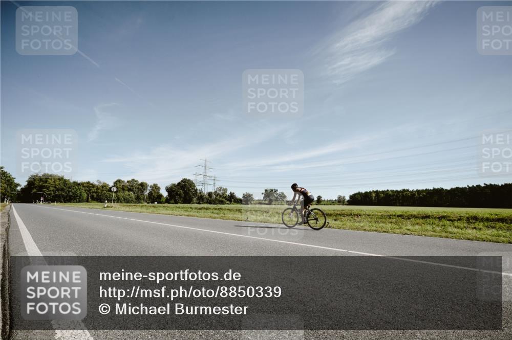 07.09.2025 - 19. Norderstedt Triathlon Michael Burmester http://msf.ph/oto/8850339 07.09.2025 11:05:31 Radfahren 1390 meine-sportfotos.de