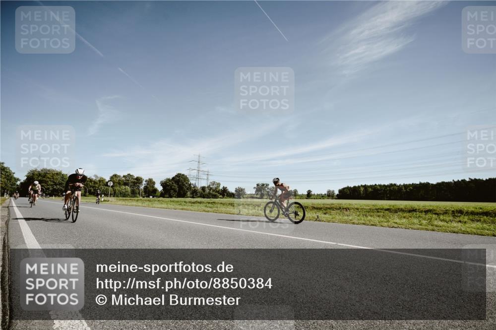 07.09.2025 - 19. Norderstedt Triathlon Michael Burmester http://msf.ph/oto/8850384 07.09.2025 11:06:29 Radfahren 196, 200, 1189, 1198 meine-sportfotos.de