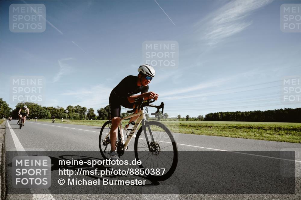 07.09.2025 - 19. Norderstedt Triathlon Michael Burmester http://msf.ph/oto/8850387 07.09.2025 11:06:29 Radfahren 196, 200, 1189, 1198 meine-sportfotos.de