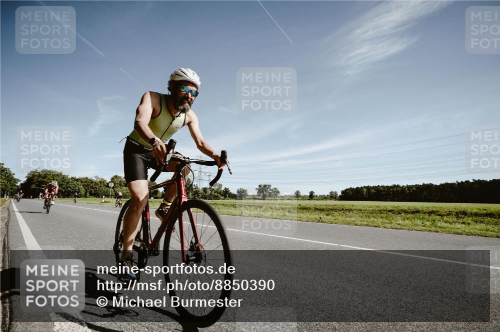 07.09.2025 - 19. Norderstedt Triathlon Michael Burmester http://msf.ph/oto/8850390 07.09.2025 11:06:30 Radfahren 196, 1189, 1198 meine-sportfotos.de