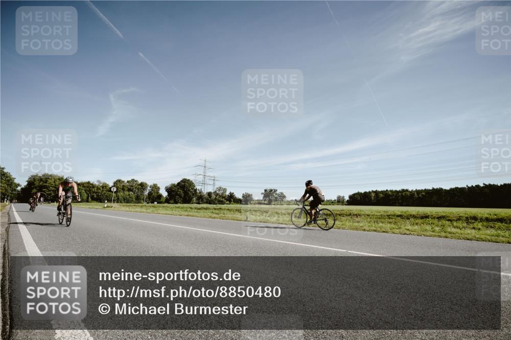 07.09.2025 - 19. Norderstedt Triathlon Michael Burmester http://msf.ph/oto/8850480 07.09.2025 11:08:19 Radfahren 821, 1164, 1170 meine-sportfotos.de