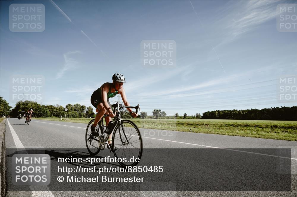 07.09.2025 - 19. Norderstedt Triathlon Michael Burmester http://msf.ph/oto/8850485 07.09.2025 11:08:20 Radfahren 821, 1164, 1170 meine-sportfotos.de