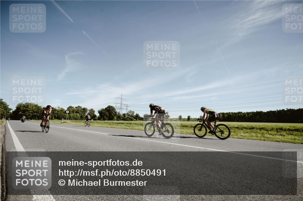 07.09.2025 - 19. Norderstedt Triathlon Michael Burmester http://msf.ph/oto/8850491 07.09.2025 11:08:21 Radfahren 821, 1164, 1170 meine-sportfotos.de